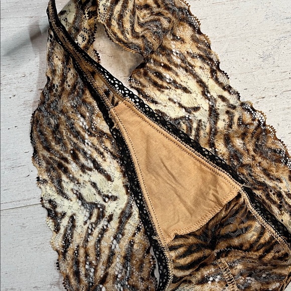 PINK Victoria's Secret Animal Print Lace Extra Low Rise Thong Panties Small - Picture 5 of 8
